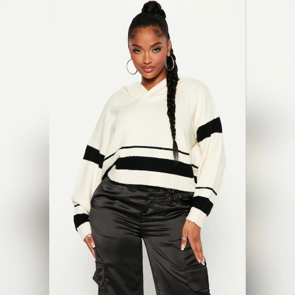Black and Ivory Hooded long sleeve Sweater - Picture 1 of 8